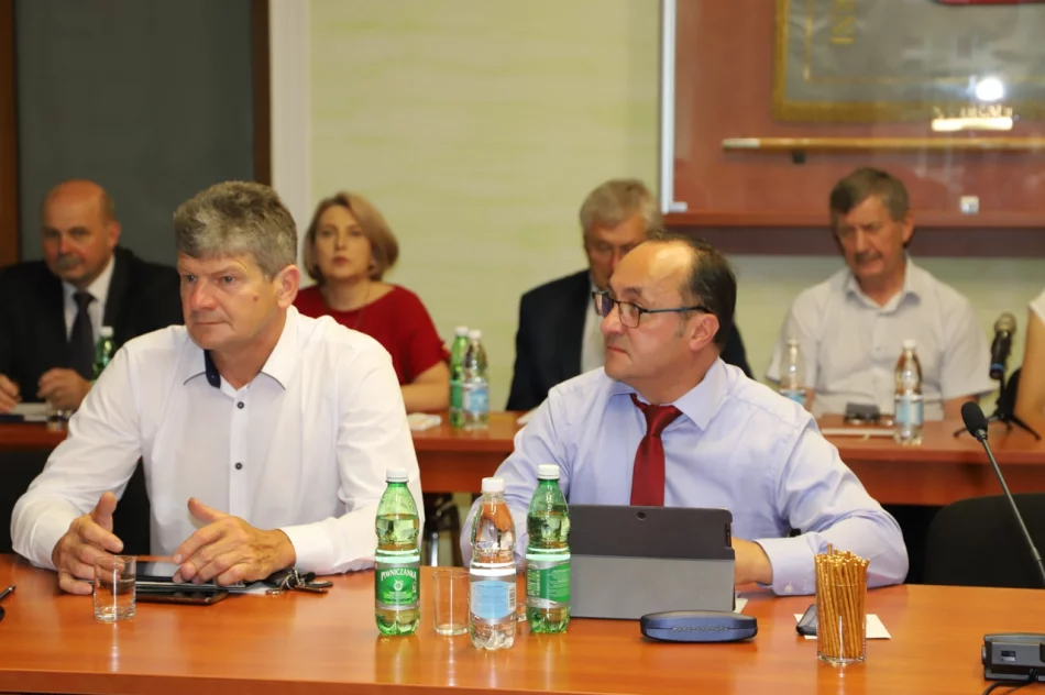 Jednogłośne absolutorium dla Wójta Gminy Limanowa Jana Skrzekuta - zdjęcie 16