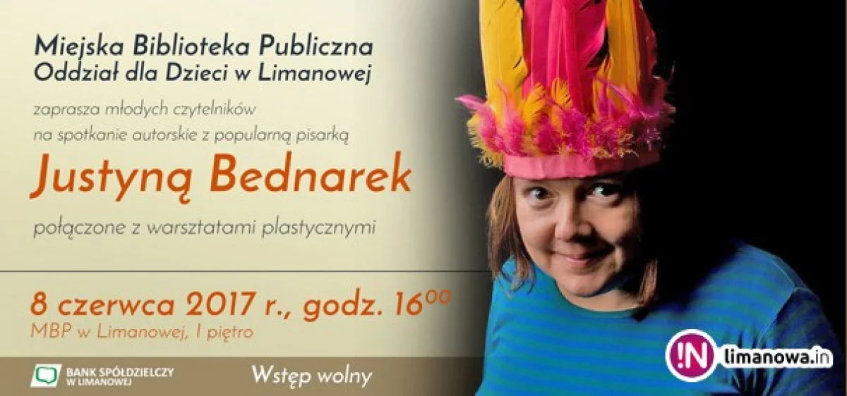 Justyna Bednarek w bibliotece