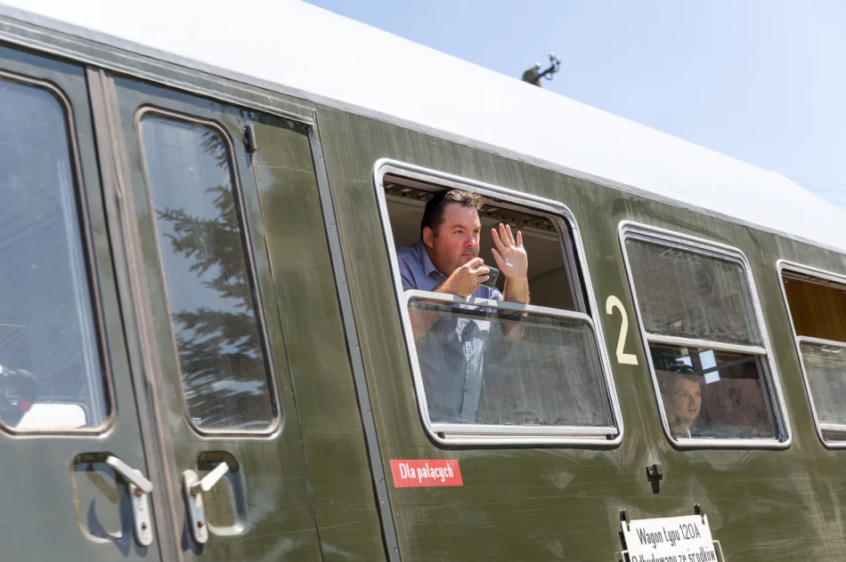 Pociąg retro na Limanowszczyźnie - zdjęcie 12