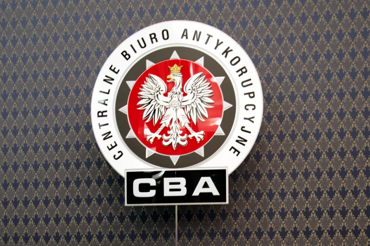 CBA zatrzymało siedemnaście osób za oszustwa finansowe na ponad 200 mln zł