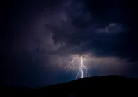 Silny deszcz z burzami - II stopień zagrożenia. Prognoza na tydzień - zdjęcie główne