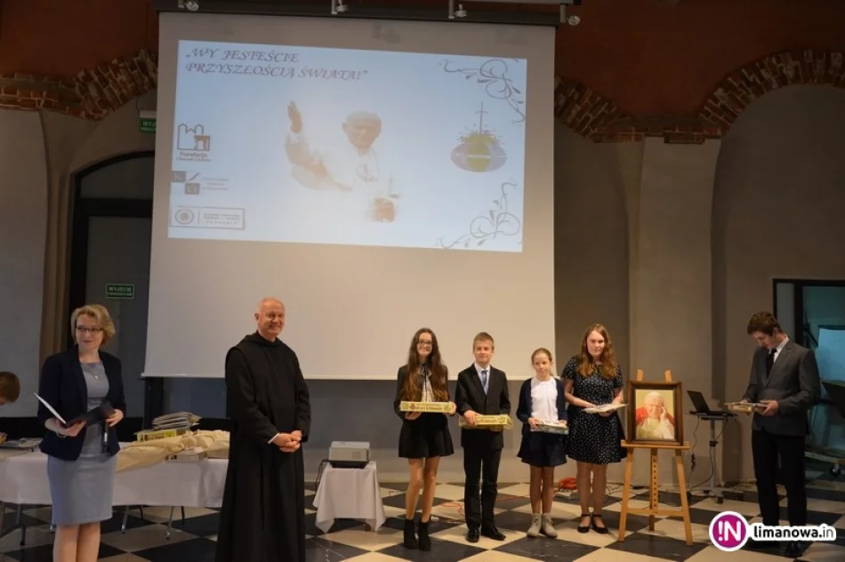 Uczniowie z Męciny na podsumowaniu projektu „Wy jesteście przyszłością świata!” - zdjęcie 2