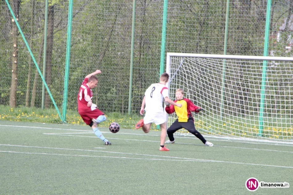 Gimnazjaliści ze Starej Wsi niepokonani w piłce nożnej! - zdjęcie 2