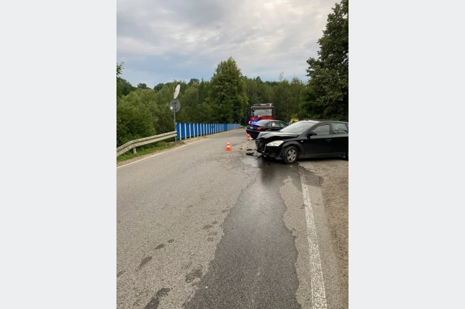 Kolizja na drodze powiatowej - zdjęcie 2