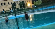 Po zamknięciu w ubraniach korzystają z atrakcji dla dzieci - zdjęcie 3