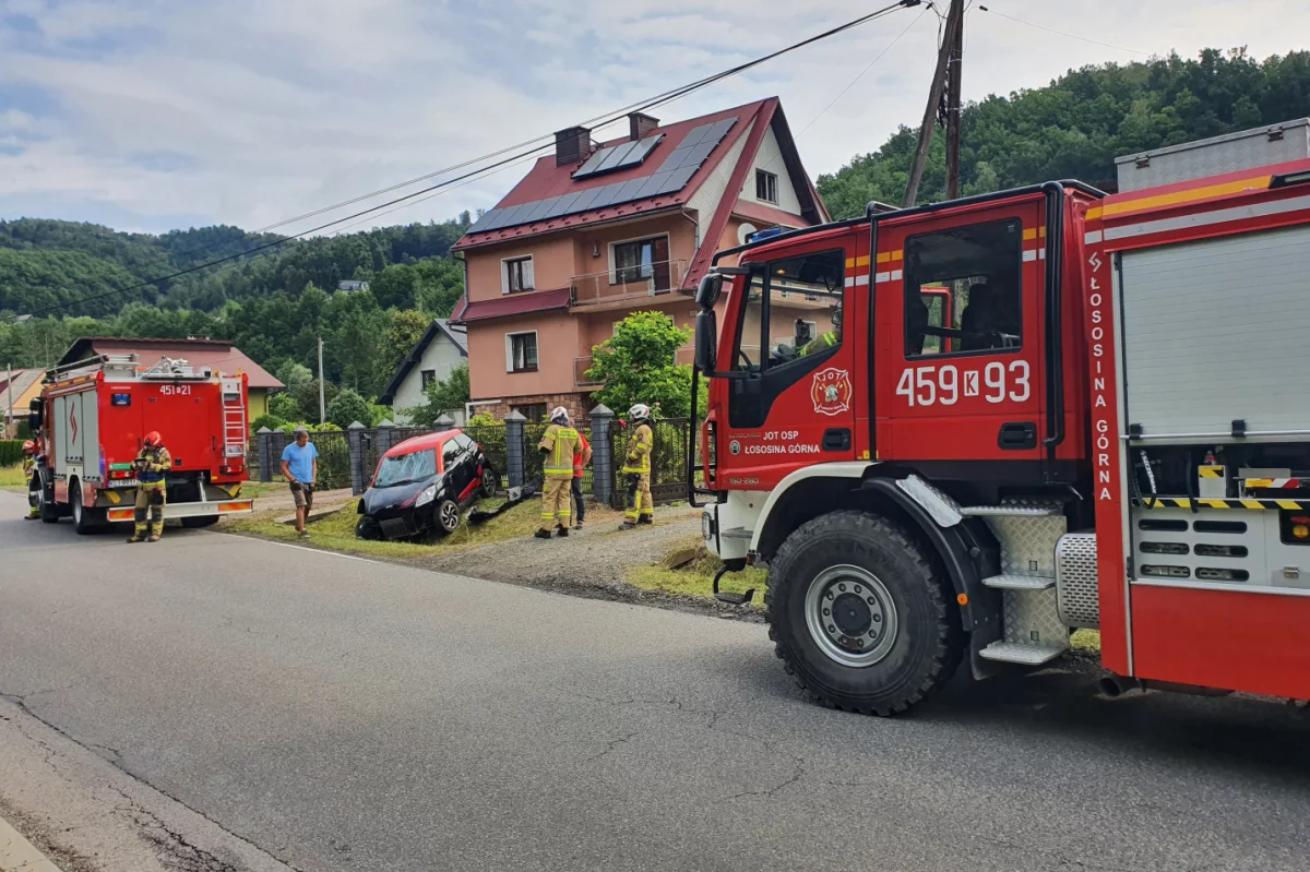 16-latek zasnął za kierownicą i dachował