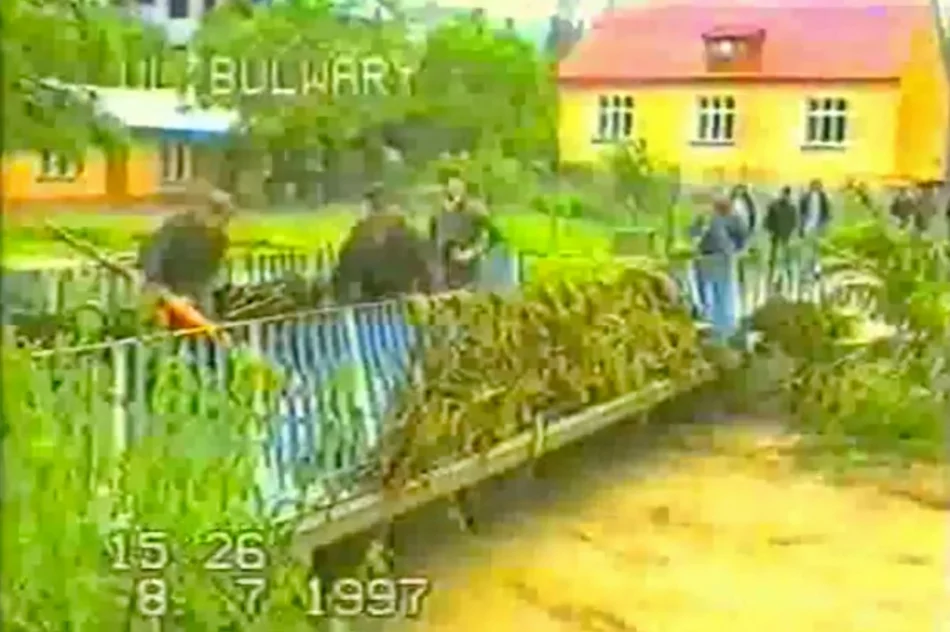 25 lat od powodzi stulecia - zobacz miasto i niszczycielską siłę żywiołu - zdjęcie 2