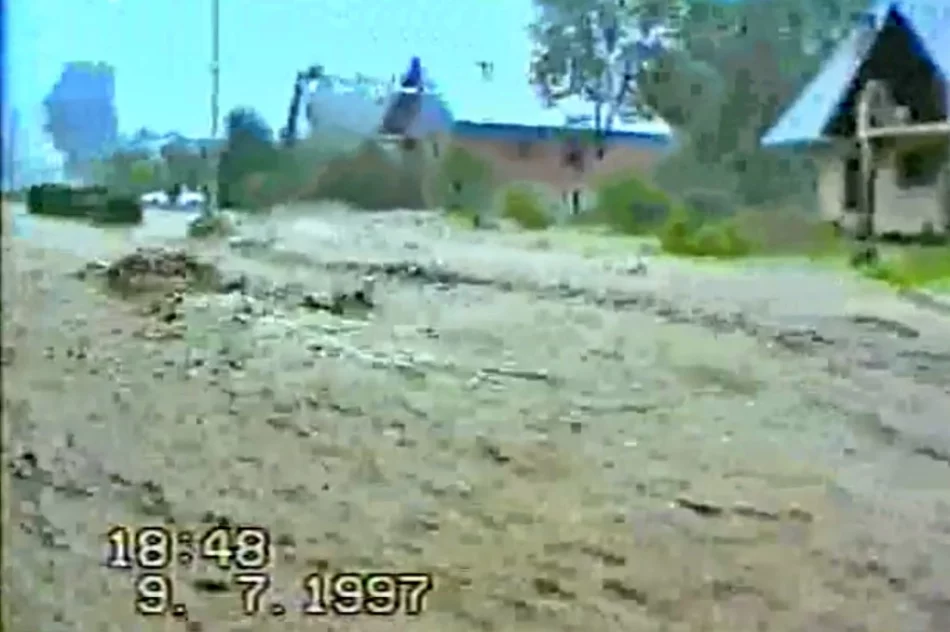 25 lat od powodzi stulecia - zobacz miasto i niszczycielską siłę żywiołu - zdjęcie 3