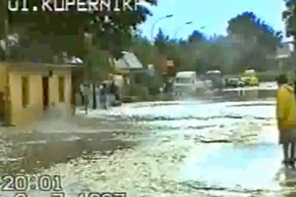 25 lat od powodzi stulecia - zobacz miasto i niszczycielską siłę żywiołu - zdjęcie 7