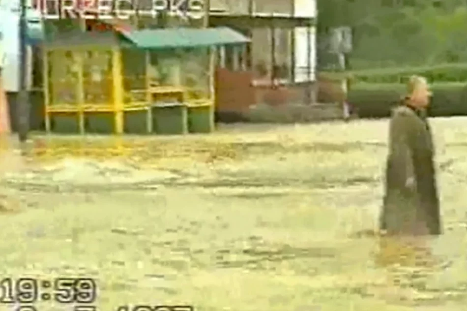 25 lat od powodzi stulecia - zobacz miasto i niszczycielską siłę żywiołu - zdjęcie 12