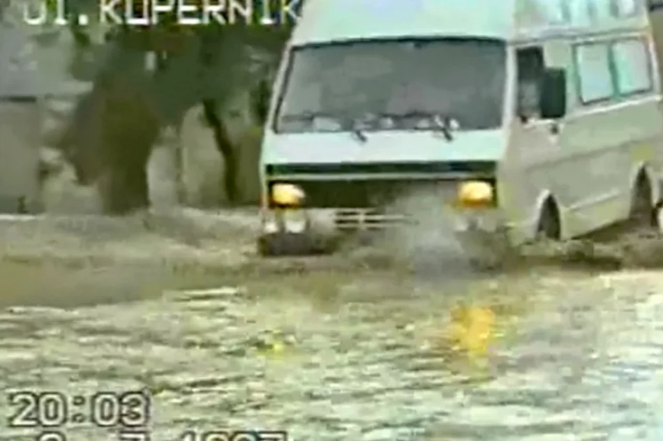 25 lat od powodzi stulecia - zobacz miasto i niszczycielską siłę żywiołu - zdjęcie 13