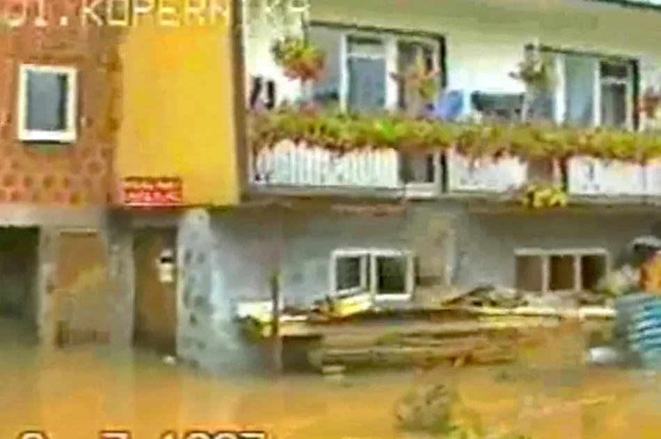 25 lat od powodzi stulecia - zobacz miasto i niszczycielską siłę żywiołu - zdjęcie 14