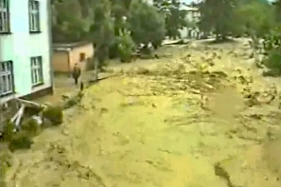 25 lat od powodzi stulecia - zobacz miasto i niszczycielską siłę żywiołu - zdjęcie 20