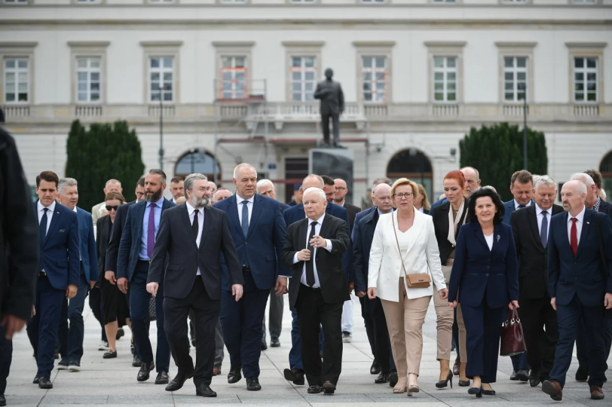 Miesięcznica kastrofy smoleńskiej