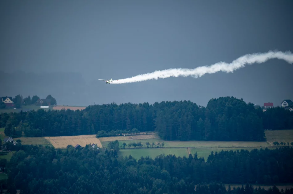 78. rocznica zrzutów alianckich na Dzielcu - przeloty samolotów - zdjęcie 2