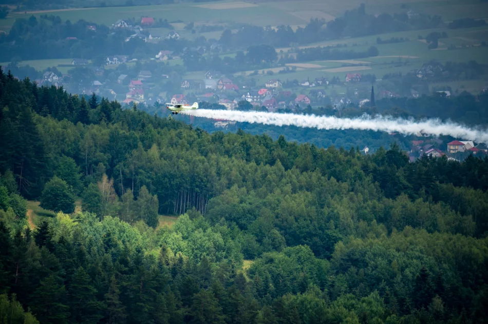 78. rocznica zrzutów alianckich na Dzielcu - przeloty samolotów - zdjęcie 3