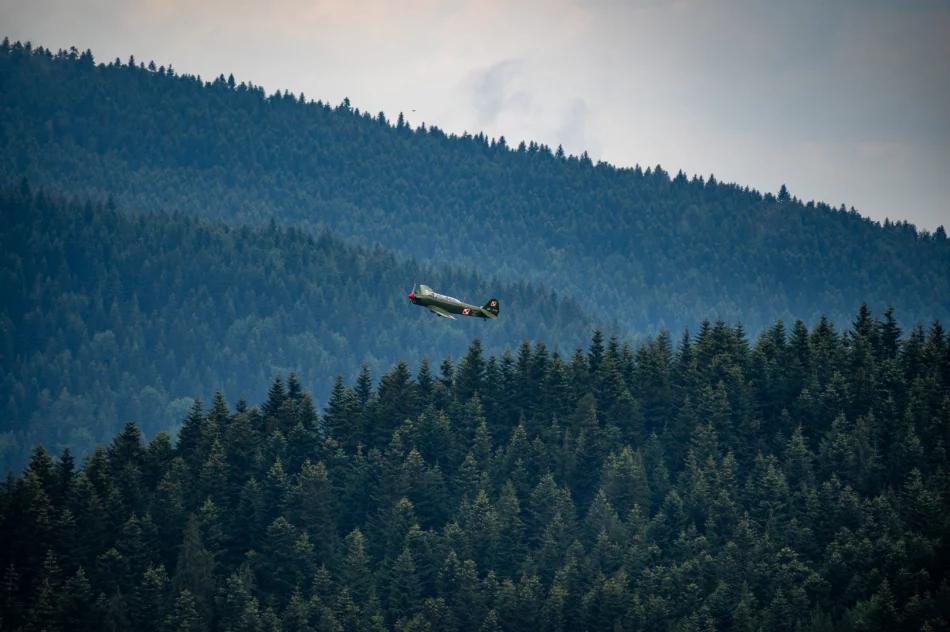 78. rocznica zrzutów alianckich na Dzielcu - przeloty samolotów - zdjęcie 11
