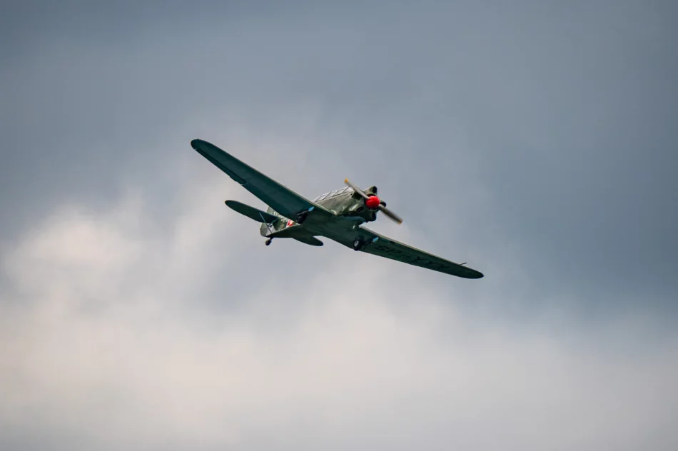 78. rocznica zrzutów alianckich na Dzielcu - przeloty samolotów - zdjęcie 13