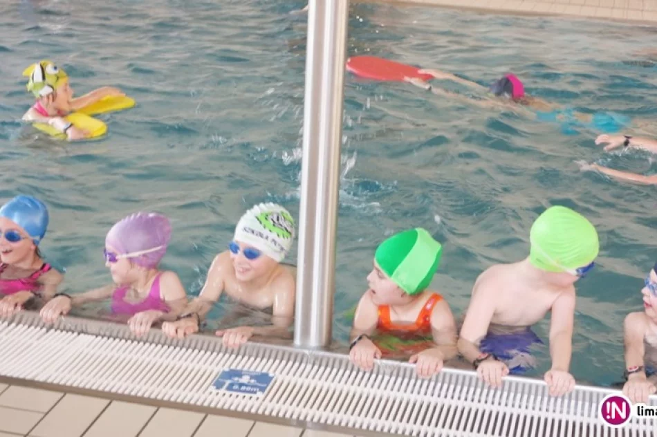 Uczniowie klas pierwszych ZSS 1 Nr 1 przystąpili do projektu 'Już pływam' - zdjęcie 2