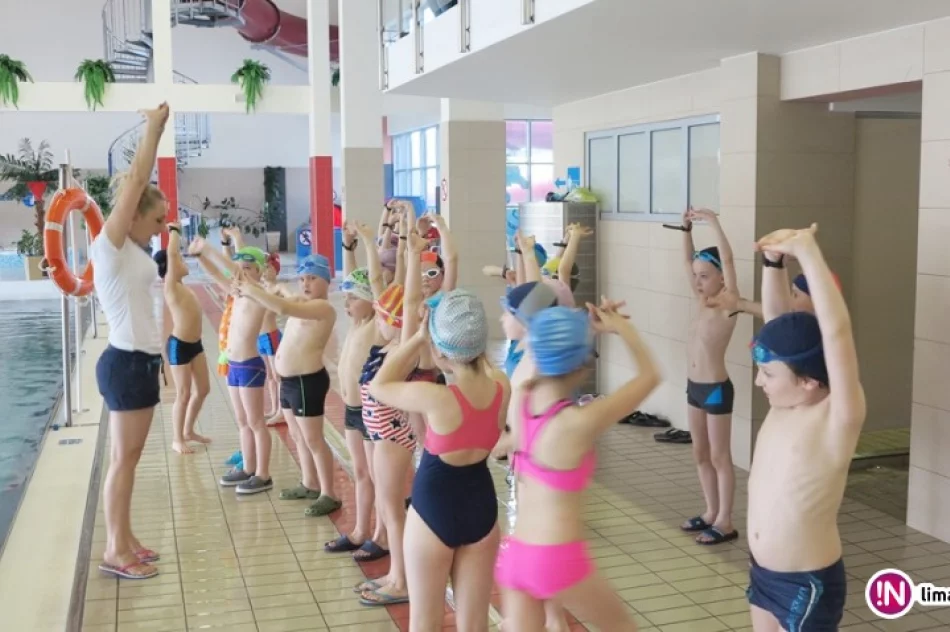 Uczniowie klas pierwszych ZSS 1 Nr 1 przystąpili do projektu 'Już pływam' - zdjęcie 3