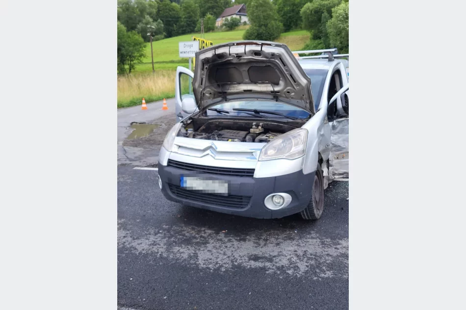 Zderzenie dwóch pojazdów. Na DK 28 lądował LPR - zdjęcie 2