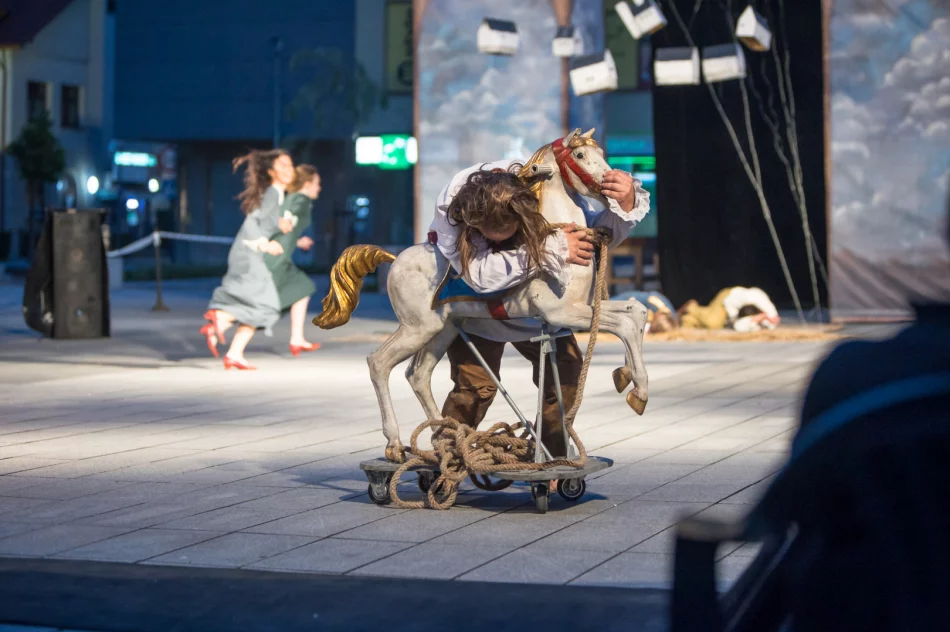 Festiwal teatrów ulicznych - Limanowa 2022 - zdjęcie 17