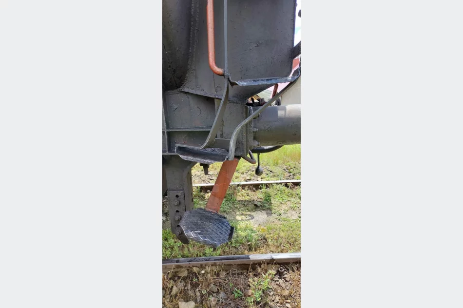 Samochód zderzył się z lokomotywą - zdjęcie 3