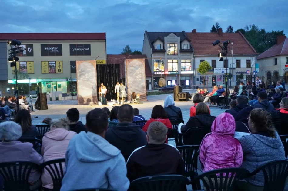 Miastem zawładnęły uliczne teatry - zdjęcie 3