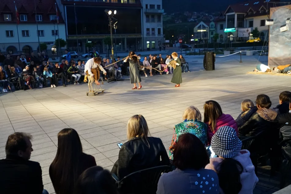 Miastem zawładnęły uliczne teatry - zdjęcie 6
