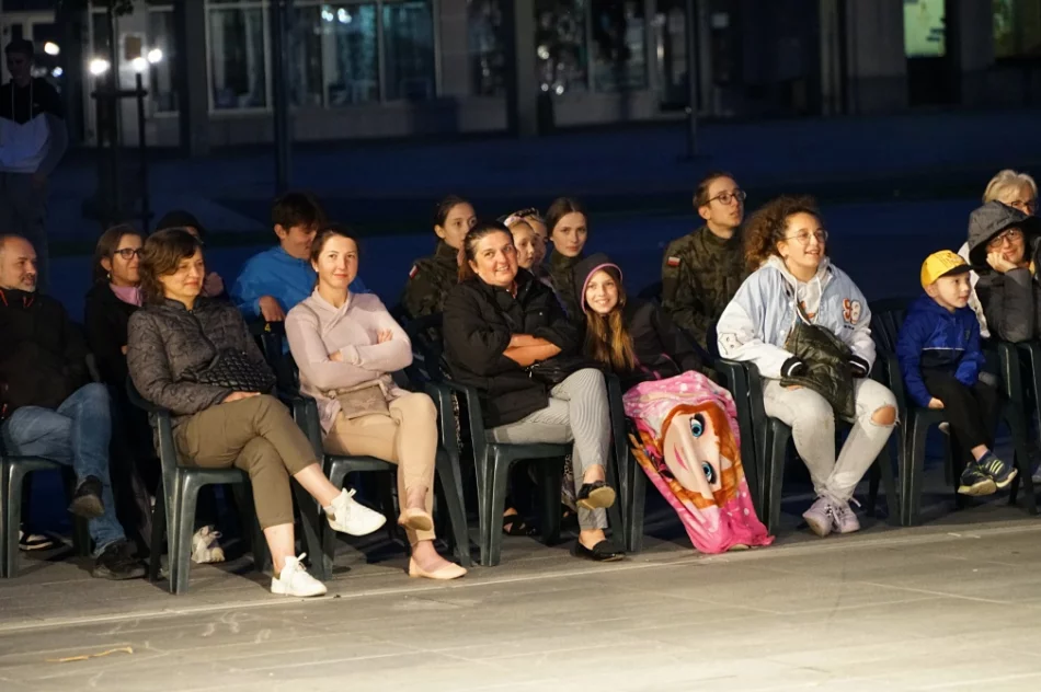 Miastem zawładnęły uliczne teatry - zdjęcie 7