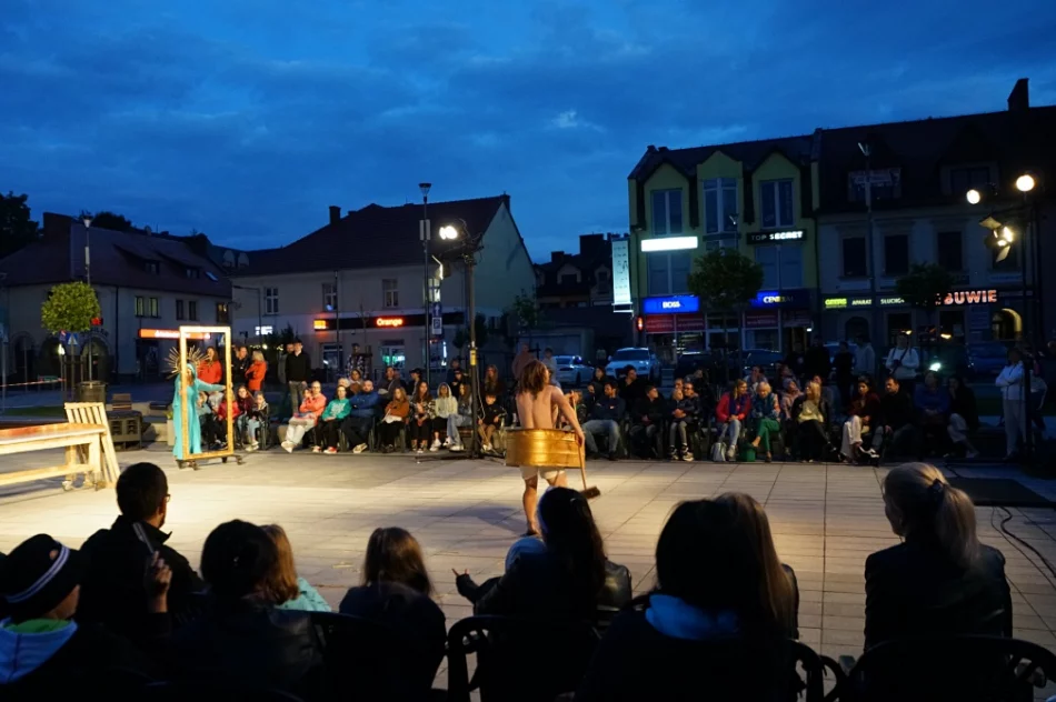 Miastem zawładnęły uliczne teatry - zdjęcie 8