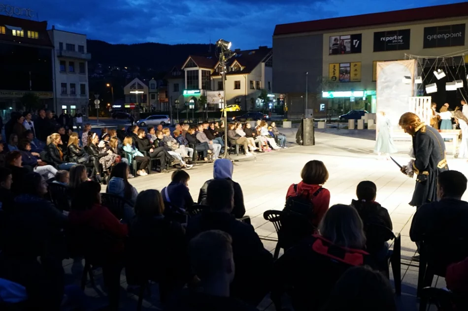 Miastem zawładnęły uliczne teatry - zdjęcie 9