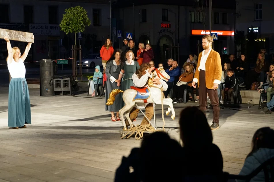 Miastem zawładnęły uliczne teatry - zdjęcie 11