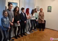 Ona i jej uczniowie - zdjęcie główne