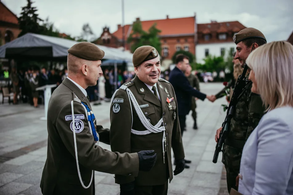 Przysięga nowych Terytorialsów i przekazanie chorągwi - zdjęcie 2