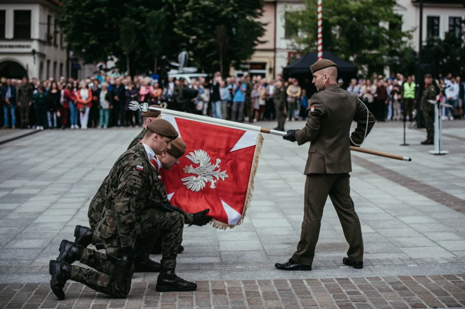 Przysięga nowych Terytorialsów i przekazanie chorągwi - zdjęcie 4