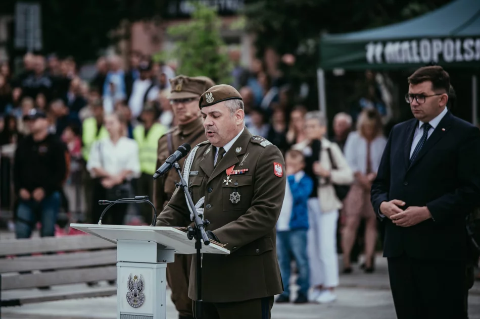 Przysięga nowych Terytorialsów i przekazanie chorągwi - zdjęcie 6
