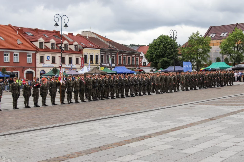 Przysięga nowych Terytorialsów i przekazanie chorągwi - zdjęcie 8