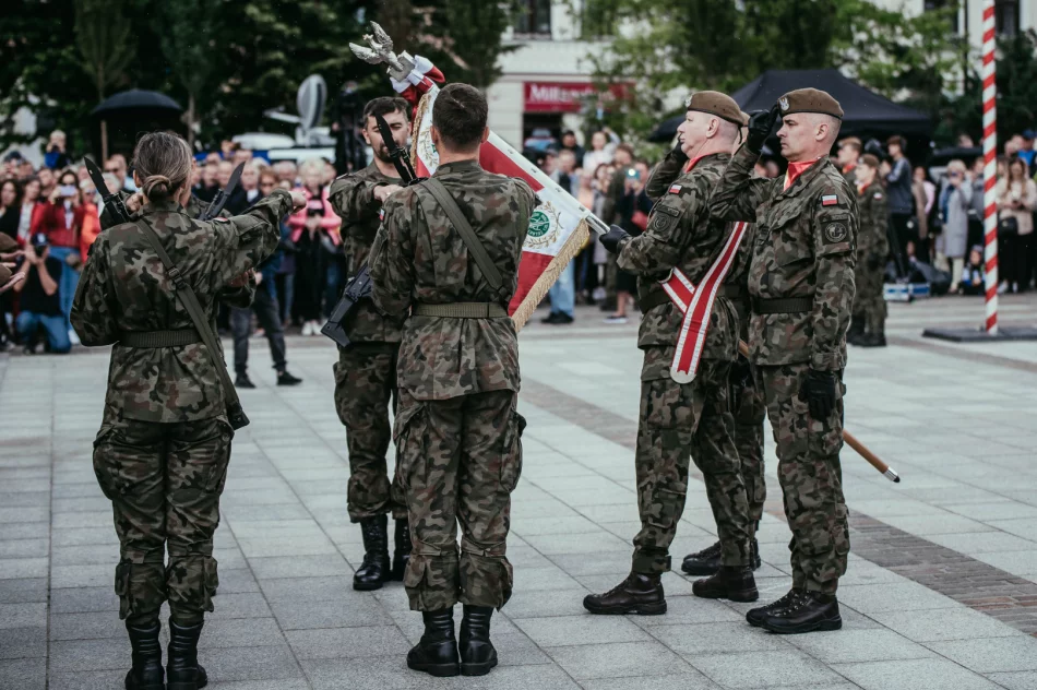Przysięga nowych Terytorialsów i przekazanie chorągwi - zdjęcie 11