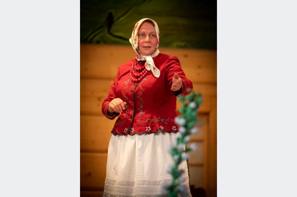 Grand prix dla zespołu SPOD KICEK podczas 37. Międzywojewódzkim Sejmiku Wiejskich Zespołów Teatralnych - zdjęcie 3