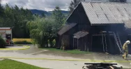 6 zastępów straży gasiło pożar zabudowań - zdjęcie 3