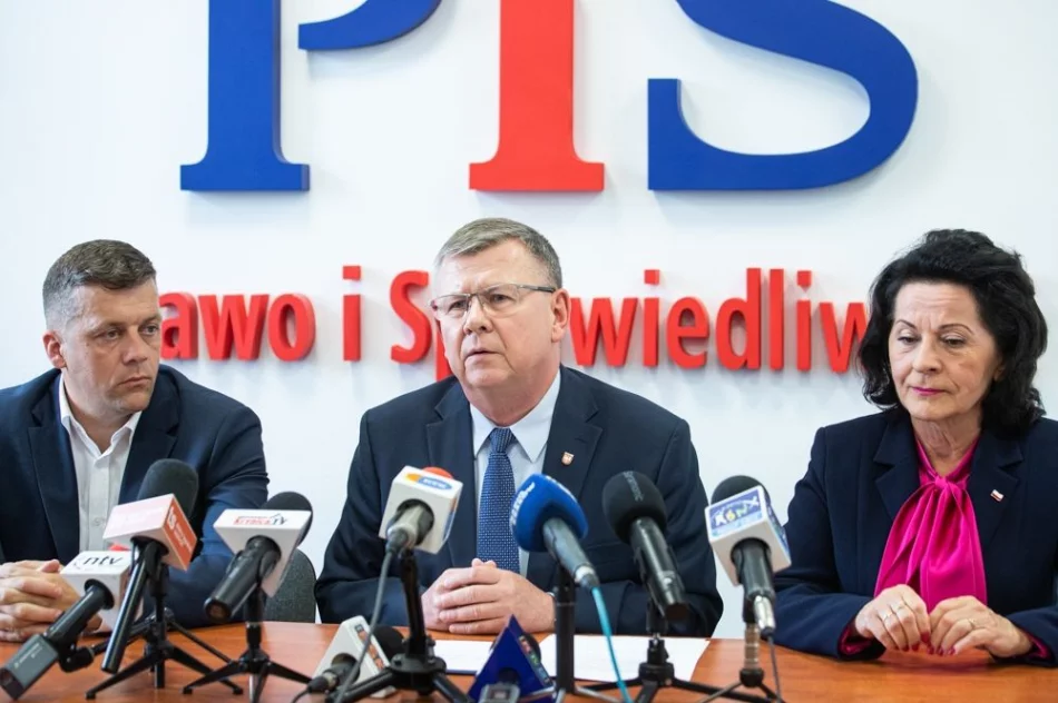 Symboliczne przekazanie władzy w strukturach partii - zdjęcie 2