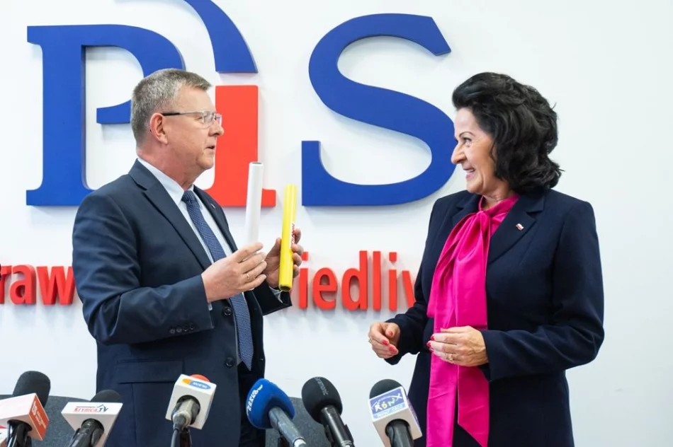 Symboliczne przekazanie władzy w strukturach partii - zdjęcie 4