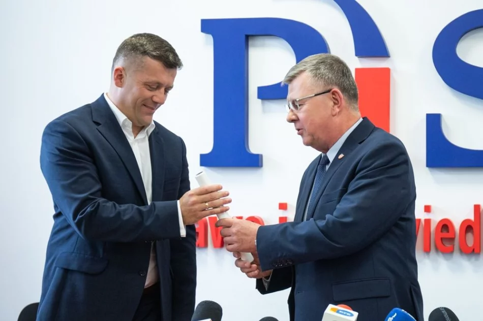 Symboliczne przekazanie władzy w strukturach partii - zdjęcie 5