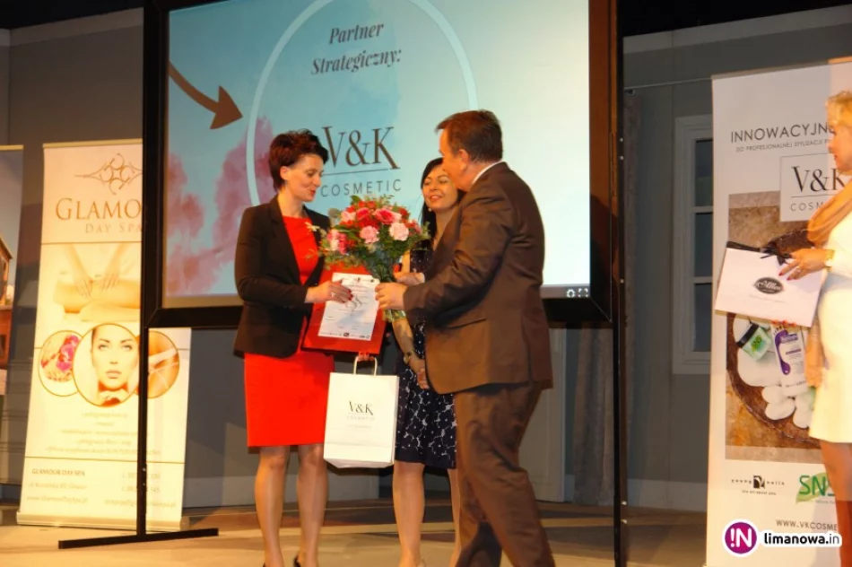 'Kobieta Charyzmatyczna' - wręczenie wyróżnienia dla Urszuli Nowogórskiej - zdjęcie 3