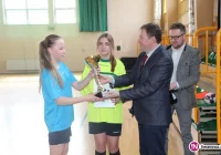 Dziewczęta z Mordarki Mistrzyniami Gminy w piłce ręcznej szkół podstawowych - zdjęcie główne