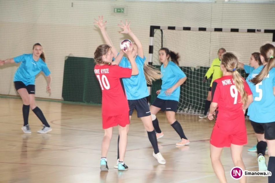 Dziewczęta z Mordarki Mistrzyniami Gminy w piłce ręcznej szkół podstawowych - zdjęcie 2