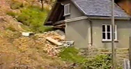 Pod gruzami zginęła kobieta. Film z powodzi tysiąclecia - zdjęcie 2