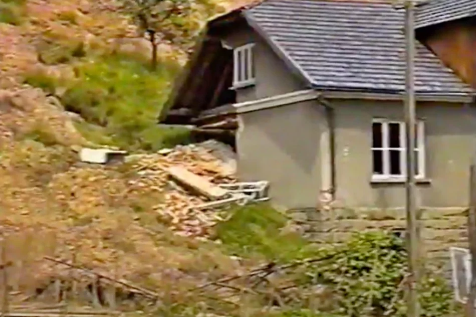 Pod gruzami zginęła kobieta. Film z powodzi tysiąclecia - zdjęcie 2