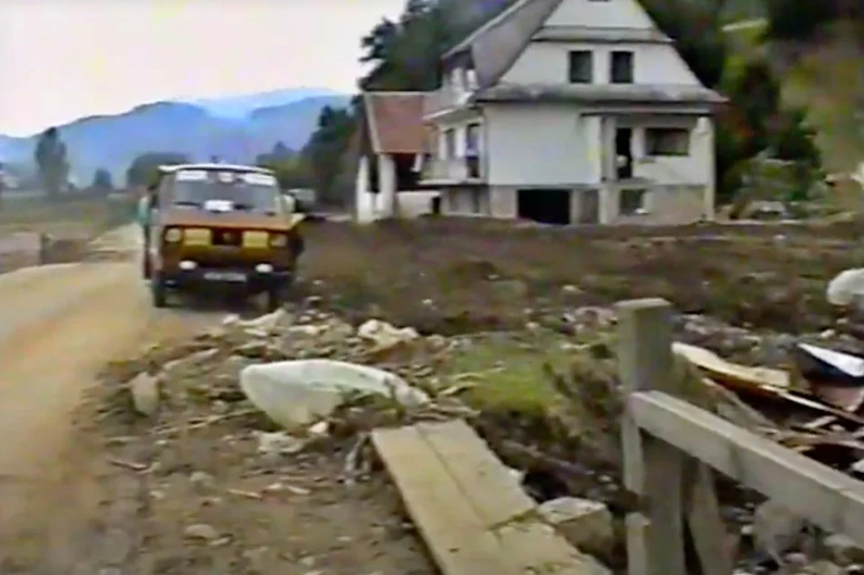 Pod gruzami zginęła kobieta. Film z powodzi tysiąclecia - zdjęcie 3